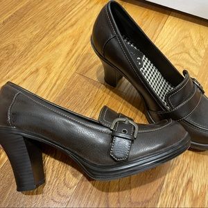 mudd brown buckle pumps